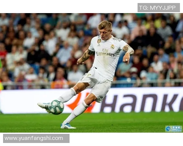 足球明星克罗斯的小白传奇与成长之路揭秘