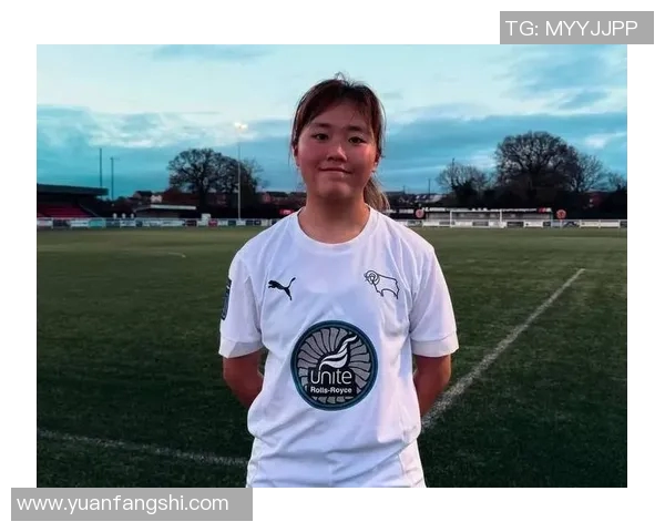 足球明星娜娜的传奇故事与她在绿茵场上的辉煌成就揭秘